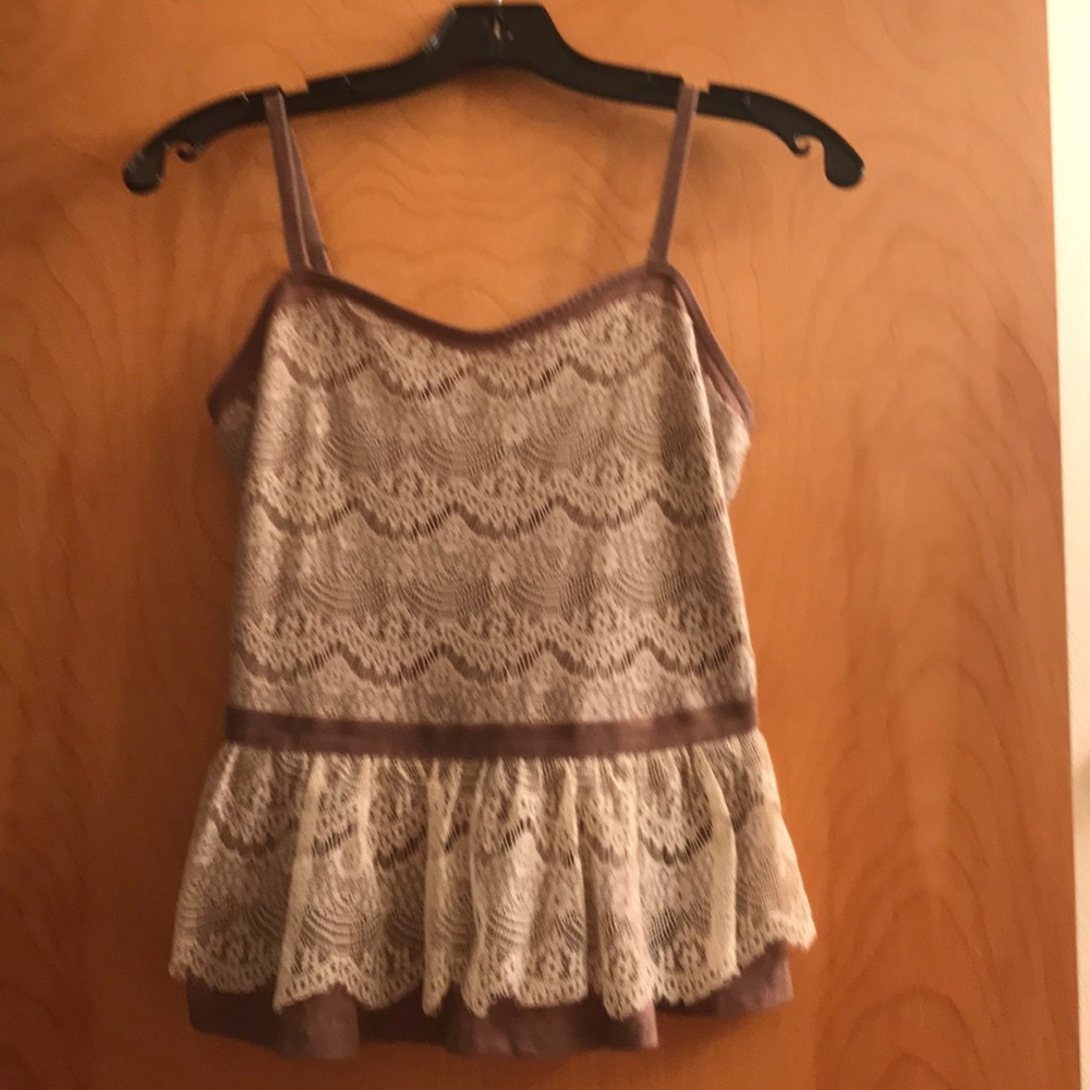 Fitted lace tank top